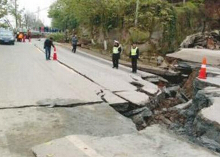 重慶塌方露出控制電纜